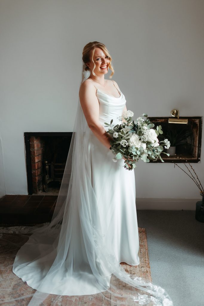 bride holding bouquet
