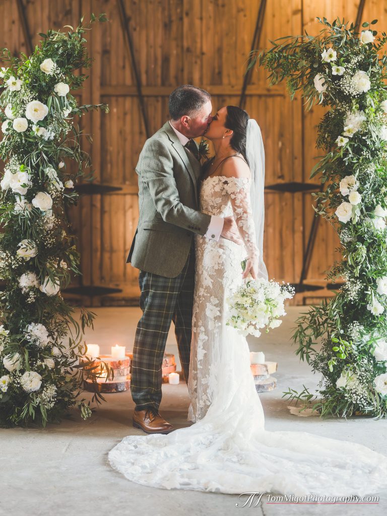 WEDDING AT PRATIS BARNS